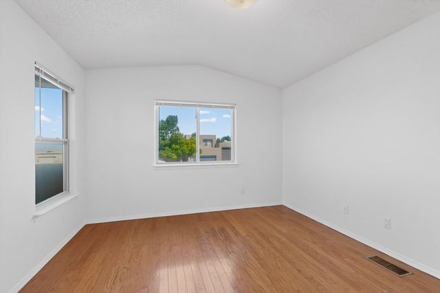 929 Loma Pinon Loop NE, Rio Rancho, NM 87144
