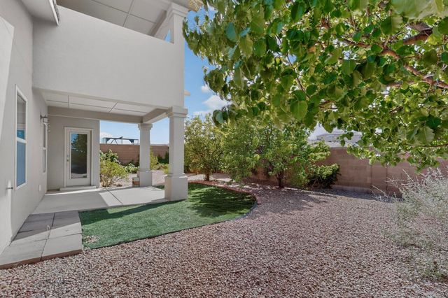 929 Loma Pinon Loop NE, Rio Rancho, NM 87144