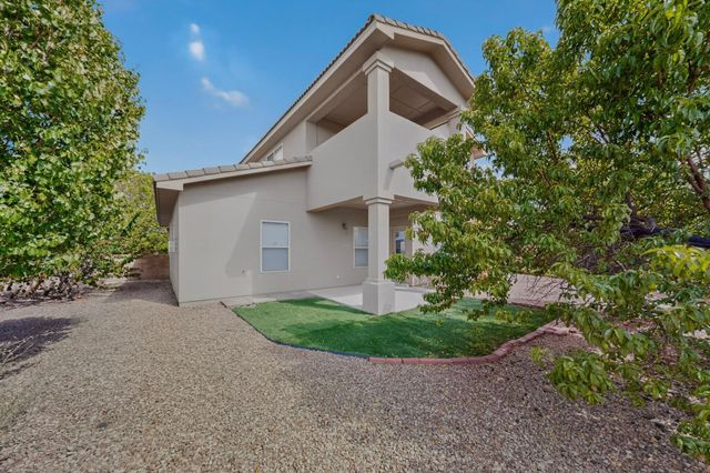 929 Loma Pinon Loop NE, Rio Rancho, NM 87144