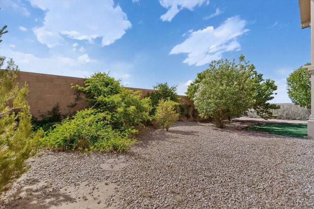 929 Loma Pinon Loop NE, Rio Rancho, NM 87144
