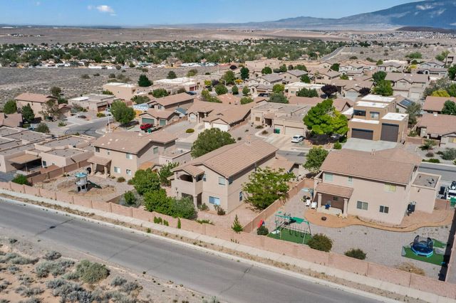 929 Loma Pinon Loop NE, Rio Rancho, NM 87144