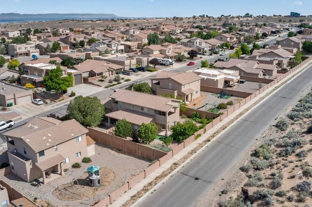929 Loma Pinon Loop NE, Rio Rancho, NM 87144