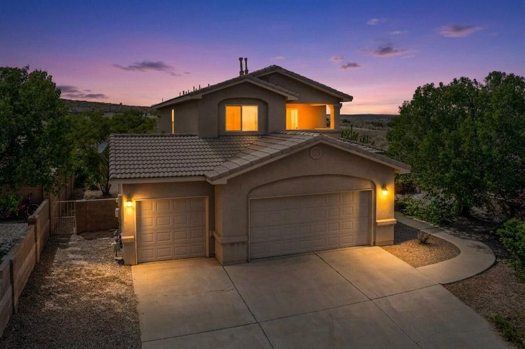 929 Loma Pinon Loop NE, Rio Rancho, NM 87144
