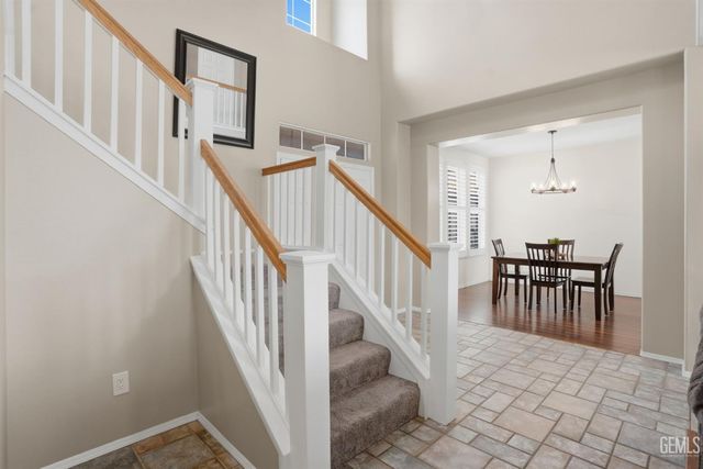 10017 Roehampton Avenue, Bakersfield, CA 93312