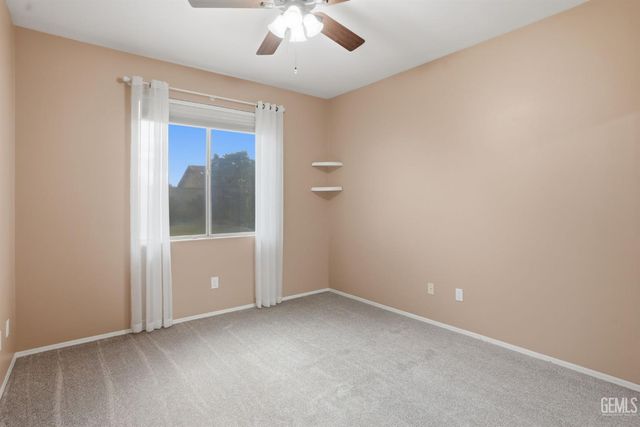 10017 Roehampton Avenue, Bakersfield, CA 93312