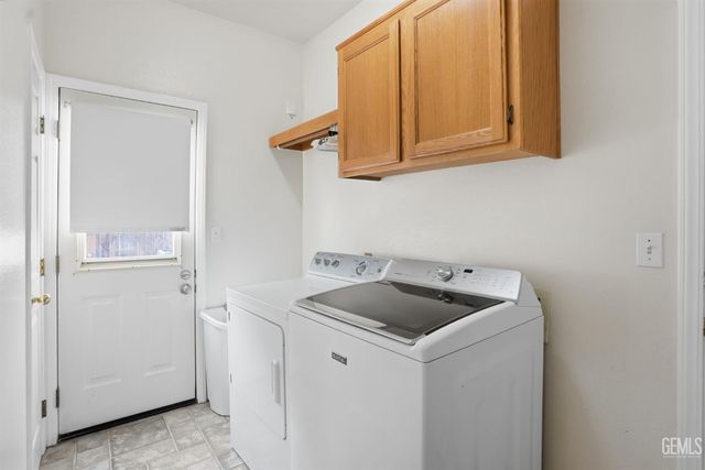 10017 Roehampton Avenue, Bakersfield, CA 93312