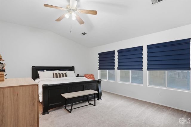 10017 Roehampton Avenue, Bakersfield, CA 93312