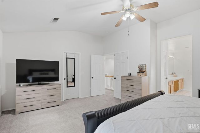 10017 Roehampton Avenue, Bakersfield, CA 93312