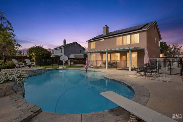 10017 Roehampton Avenue, Bakersfield, CA 93312