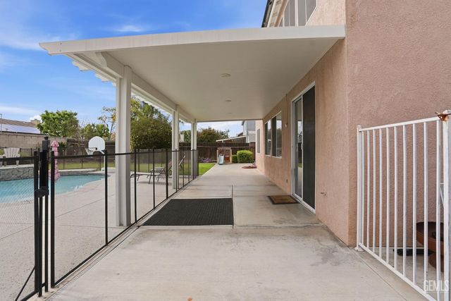 10017 Roehampton Avenue, Bakersfield, CA 93312