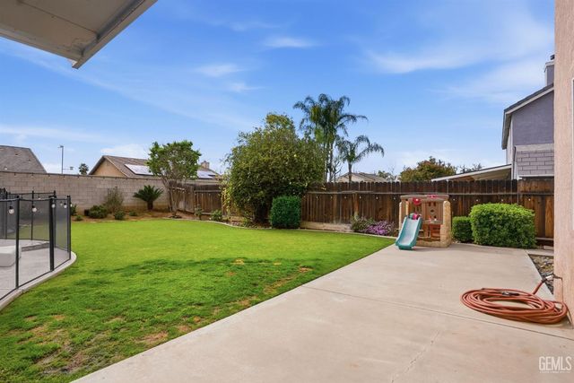 10017 Roehampton Avenue, Bakersfield, CA 93312