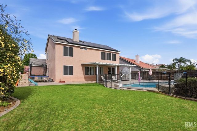 10017 Roehampton Avenue, Bakersfield, CA 93312