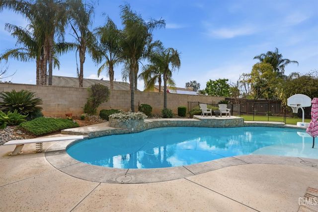 10017 Roehampton Avenue, Bakersfield, CA 93312