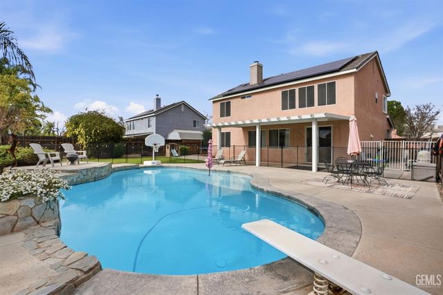 10017 Roehampton Avenue, Bakersfield, CA 93312