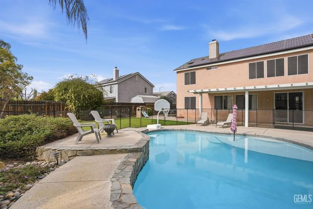 10017 Roehampton Avenue, Bakersfield, CA 93312