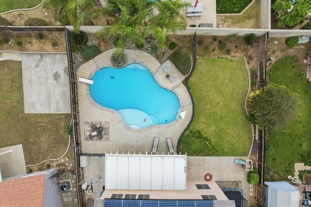 10017 Roehampton Avenue, Bakersfield, CA 93312