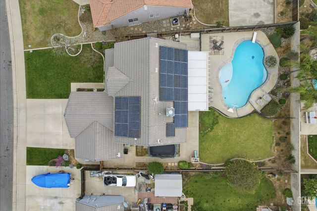 10017 Roehampton Avenue, Bakersfield, CA 93312