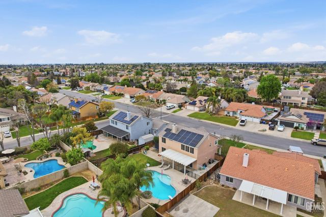 10017 Roehampton Avenue, Bakersfield, CA 93312