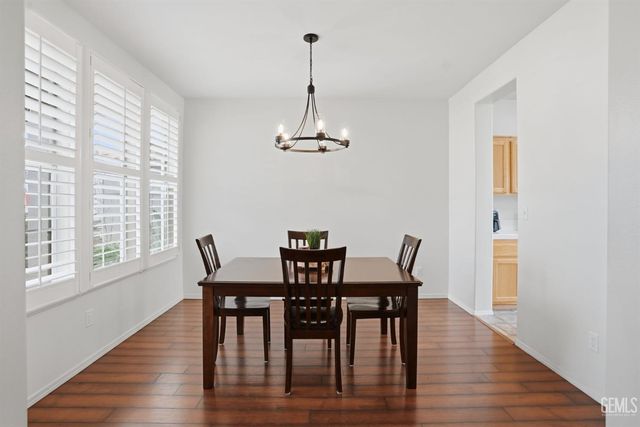 10017 Roehampton Avenue, Bakersfield, CA 93312