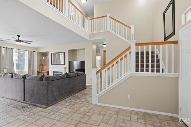 10017 Roehampton Avenue, Bakersfield, CA 93312