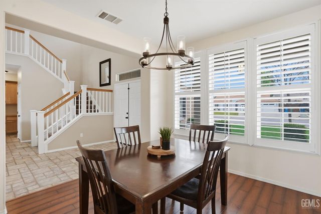 10017 Roehampton Avenue, Bakersfield, CA 93312