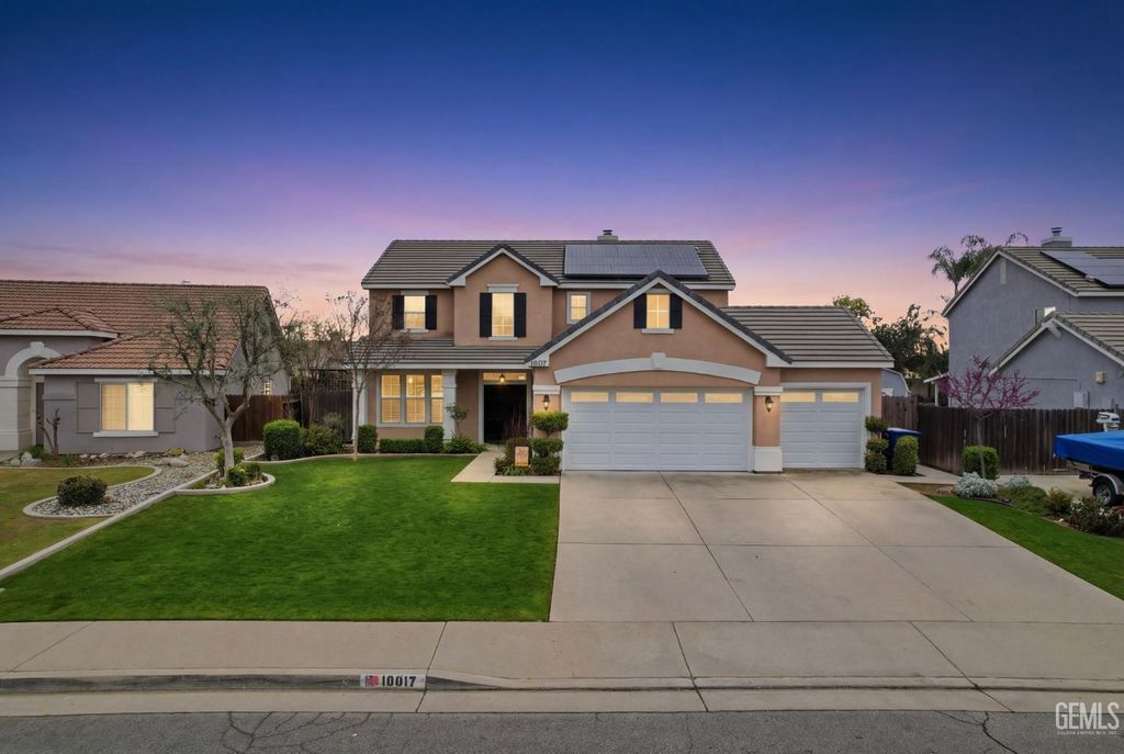 10017 Roehampton Avenue, Bakersfield, CA 93312