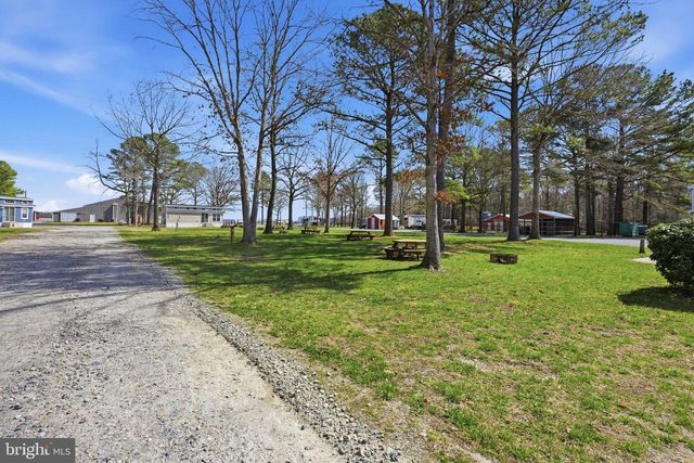 89 HUNTING QUARTER RD, Greenwood, DE 19950