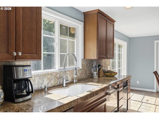 3972 CALAROGA Dr, West Linn, OR 97068