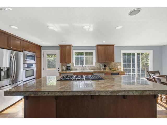 3972 CALAROGA Dr, West Linn, OR 97068