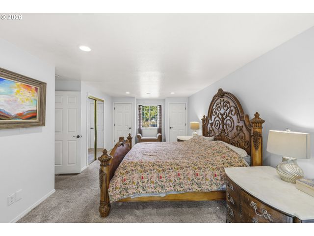 3972 CALAROGA Dr, West Linn, OR 97068