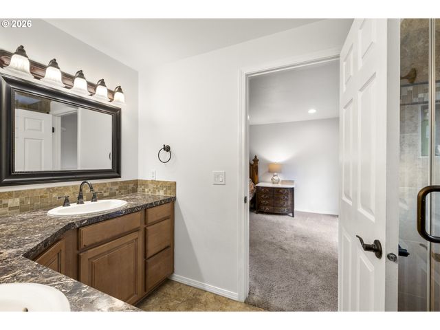 3972 CALAROGA Dr, West Linn, OR 97068