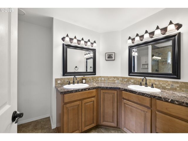 3972 CALAROGA Dr, West Linn, OR 97068