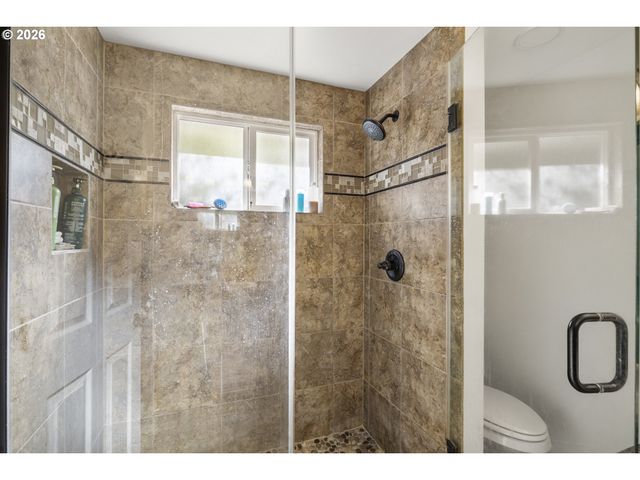 3972 CALAROGA Dr, West Linn, OR 97068