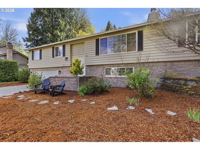 3972 CALAROGA Dr, West Linn, OR 97068