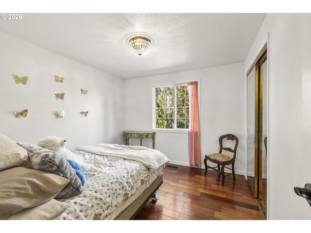 3972 CALAROGA Dr, West Linn, OR 97068