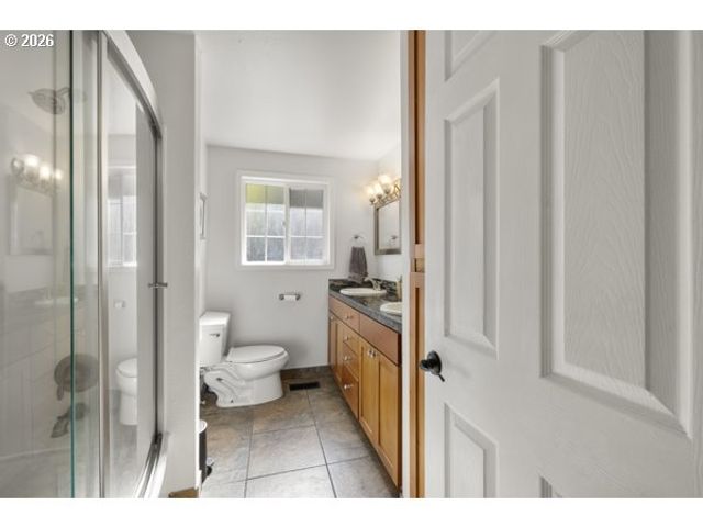 3972 CALAROGA Dr, West Linn, OR 97068