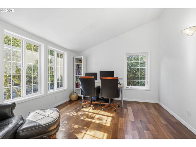 3972 CALAROGA Dr, West Linn, OR 97068