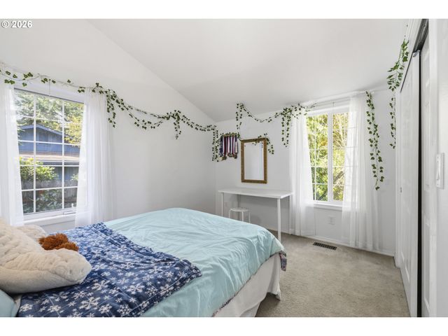 3972 CALAROGA Dr, West Linn, OR 97068