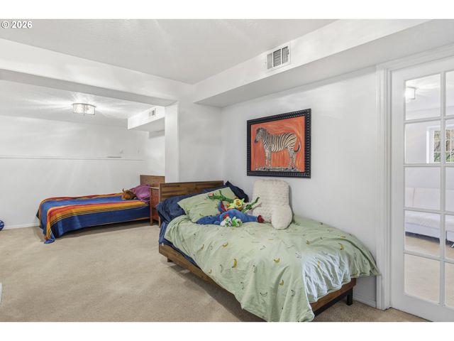 3972 CALAROGA Dr, West Linn, OR 97068