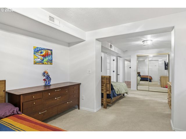 3972 CALAROGA Dr, West Linn, OR 97068