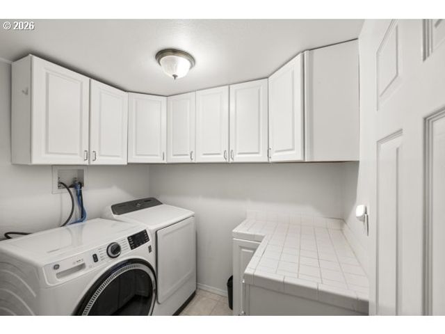 3972 CALAROGA Dr, West Linn, OR 97068