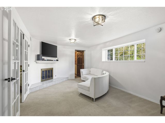 3972 CALAROGA Dr, West Linn, OR 97068