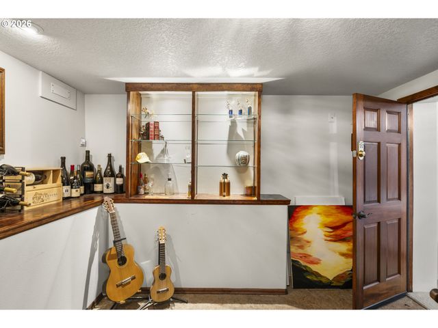 3972 CALAROGA Dr, West Linn, OR 97068