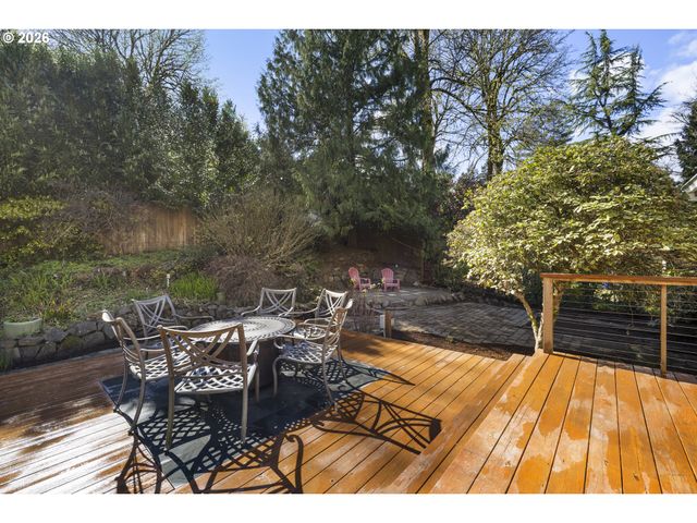 3972 CALAROGA Dr, West Linn, OR 97068