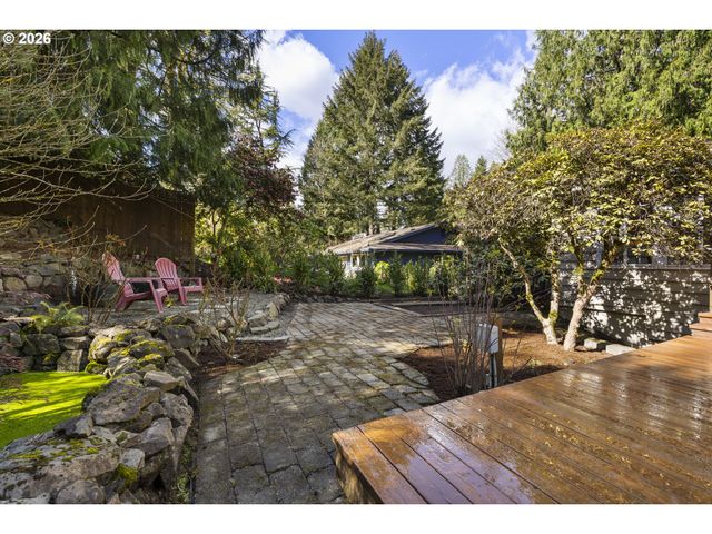 3972 CALAROGA Dr, West Linn, OR 97068