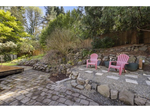 3972 CALAROGA Dr, West Linn, OR 97068