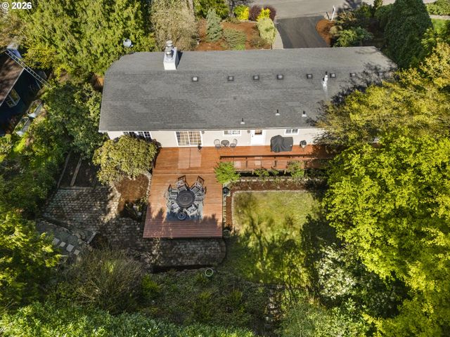 3972 CALAROGA Dr, West Linn, OR 97068