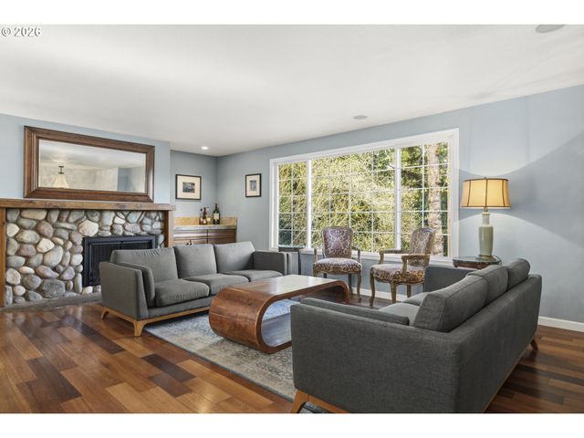 3972 CALAROGA Dr, West Linn, OR 97068