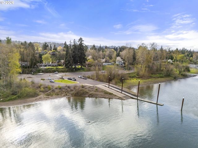 3972 CALAROGA Dr, West Linn, OR 97068