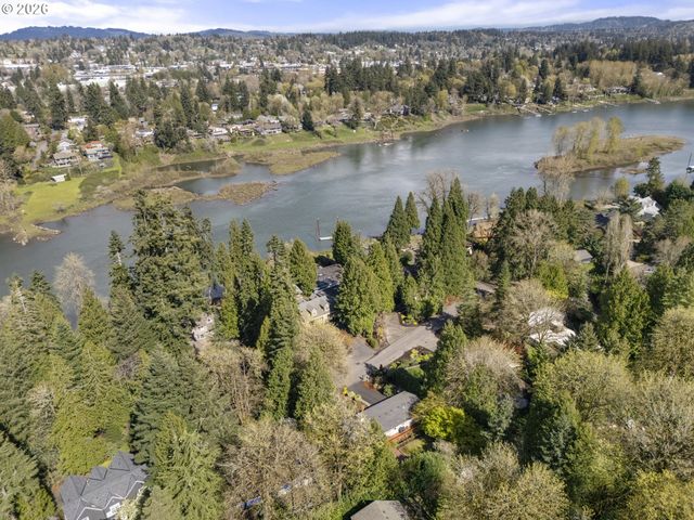 3972 CALAROGA Dr, West Linn, OR 97068